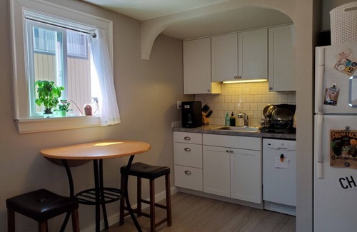 Western Addition Apartment | Four Bedrooms near UW Cap Hill and Arboretum
