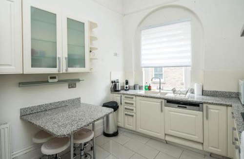 Courtfield Apartment | Four Beds by the Station
