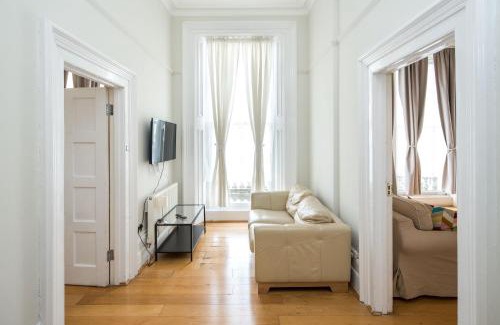 Courtfield Apartment | Four Beds by the Station