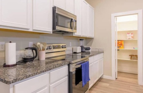 Odessa House | Four beds w/1 king, 3 queen beds each with a TV. Centrally located! No pets