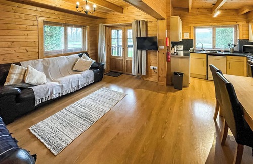 Broadwindsor Ski Chalet | Four berth lodge with one master double and one twin each with wardrobe.