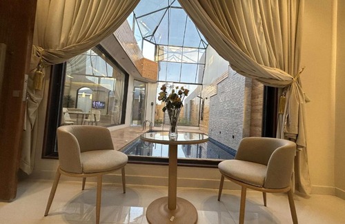 Al Hawiyah Ski Chalet | Four Flowers
