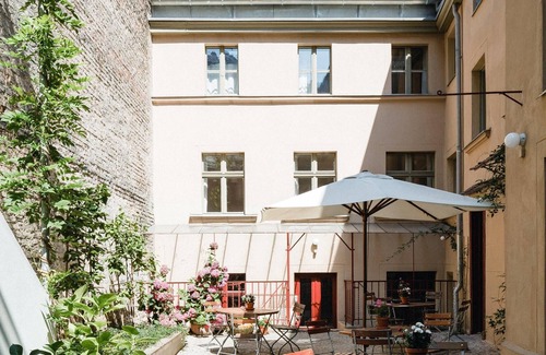 Schoeneberg Apartment | Four independent, stylish app., Large common room for cooking, dining