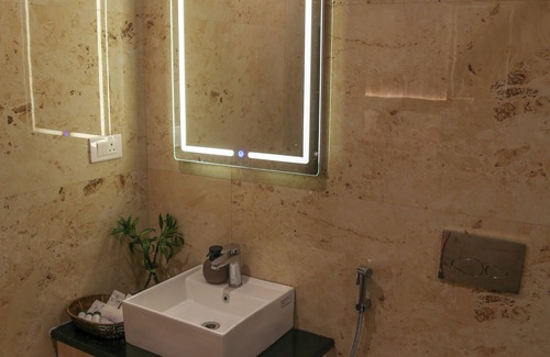Mahmoorganj Hotel | Four Leaf Hotel Arjuna Manor Varanasi