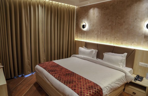 Mahmoorganj Hotel | Four Leaf Hotel Arjuna Manor Varanasi