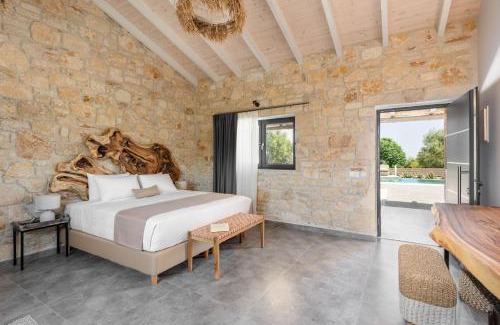 Afytos Apartment | "Four Olives" Luxury Rooms, Afitos #FeelsLikeHome