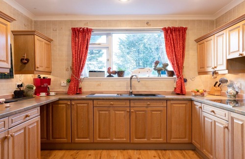 Dulnain Bridge Cottage | Four Pines Lodge - a house that sleeps 8 guests in 4 bedrooms