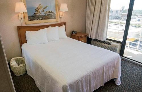 Northeast Virginia Beach Apartment | Four Sails Resort