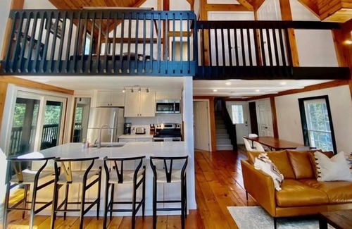 Burnt River Cottage | Four Season Lake Front Cottage