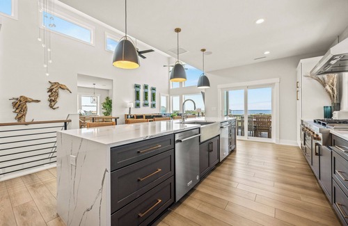 Hatteras House | Four Seasons 11 Bedroom Oceanfront and Soundfront Home in Hatteras