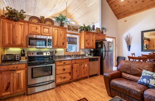 Cleveland Cabin | Four Seasons - 20% Oompah Midweek Special!
