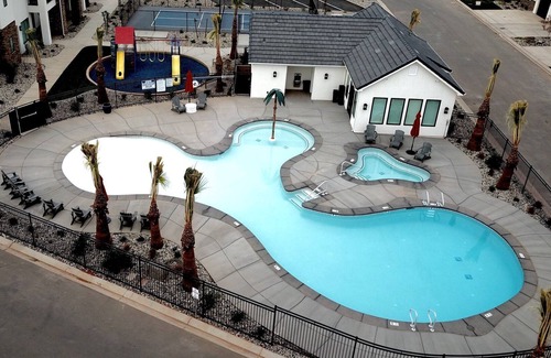 Washington Fields House | Four Seasons – A Relaxing Escape Year-Round! Beat the heat w/Pool!