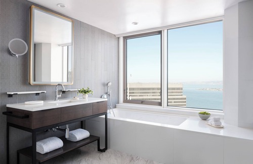 Financial District Hotel | Four Seasons Hotel San Francisco at Embarcadero
