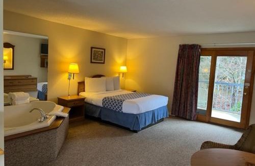 Maggie Valley Hotel | Four Seasons Inn