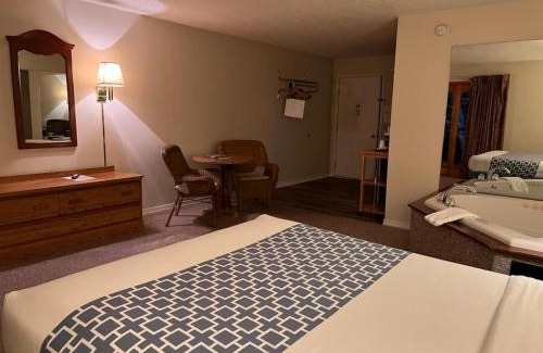 Maggie Valley Hotel | Four Seasons Inn