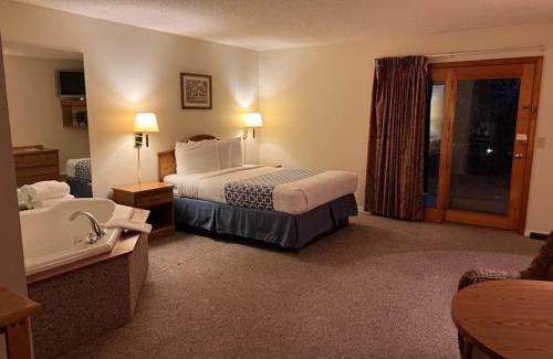 Maggie Valley Hotel | Four Seasons Inn