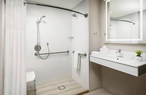 Bay Harbor Islands Hotel | Four Spacious Rooms! Rooftop Pool, Pet-friendly, Close to Bal Harbour Beach!