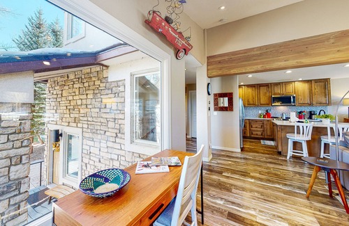 Eagle-Vail House | Four-story home with amazing mountain/golf view, fireplace & Ping-Pong