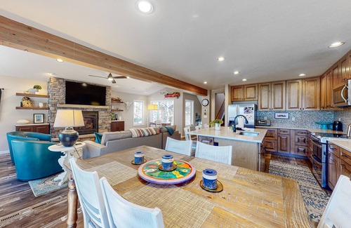 Eagle-Vail House | Four-story home with amazing mountain/golf view, fireplace & Ping-Pong