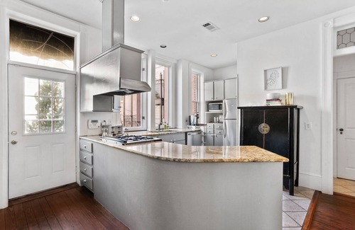 Historic District - North House | Four Suites in Queen Anne Victorian Downtown Savannah