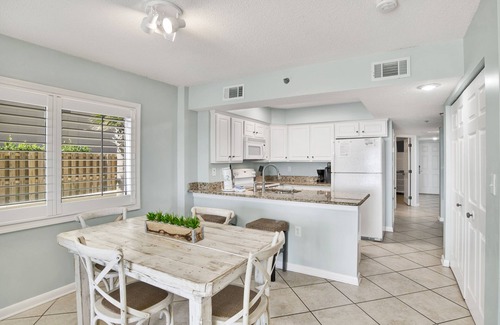 Orange Beach Condo | Four Winds #104 - Charming Condo with Direct Gulf View!