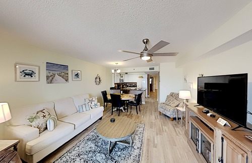 Orange Beach Condo | Four Winds Beauty | Gulf-Front Balcony | Pool & Hot Tub, Boardwalk to Beach