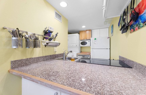 Crescent Beach Condo | Four Winds I-9E | Heated Pools, Tennis, Ocean View
