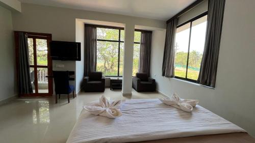 Morjim Hotel | Fourteen Pods By the Sea