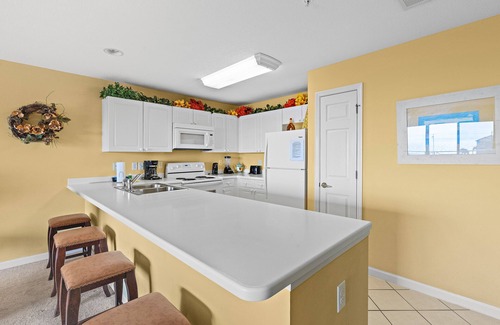Miramar Beach Condo | Fourth-floor, ocean-view condo with pool, high-speed WiFi, beach access & W/D