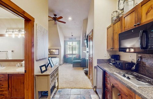 Peak 9 Apartment | Fourth-floor studio near downtown & ski lifts with pool, hot tubs, gym