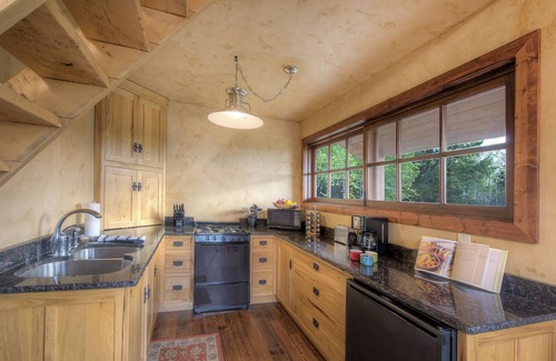 Victor Cabin | Fox Creek cabin in the woods