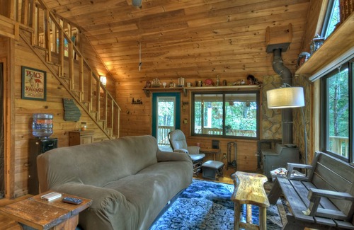 Ridgeline Vistas House | Fox Den Cabin is the perfect mountain cabin that sleeps 4 w/ hot tub & fire pit.