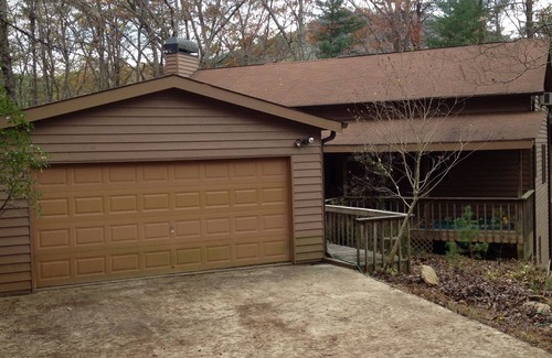 Jasper House | Fox Den Cottage - privately located on wooded lot with creek to rear