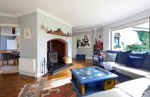 County Meath House | Fox House Sleeps 8 w Parking 5 min to Kilmessan
