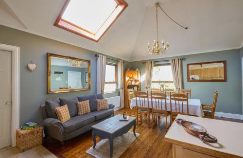 County Meath House | Fox House Sleeps 8 w Parking 5 min to Kilmessan