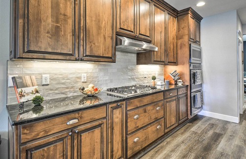 Fox Island House | Fox Island Villa with Hot Tub, Walk to the Pier!