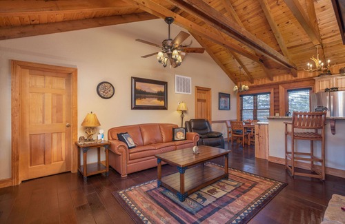 Branson Cabin | "Fox Trail" Luxury cabin at Branson Woods Resort