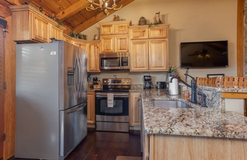 Branson Cabin | "Fox Trail" Luxury cabin at Branson Woods Resort
