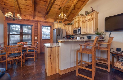 Branson Cabin | "Fox Trail" Luxury cabin at Branson Woods Resort