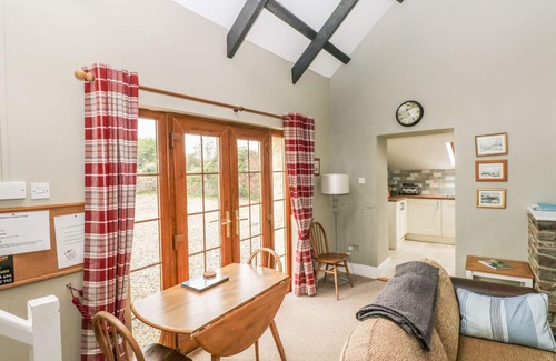 Little Haven Cottage | FOXGLOVE COTTAGE, family friendly, with open fire in Little Haven