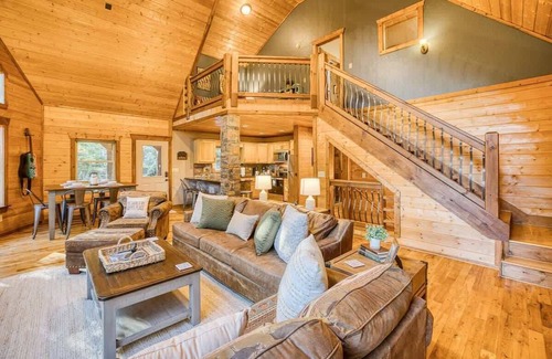 Foxfire Estates Cabin | Foxhollow - Minutes to Blue Ridge, hot tub, pets