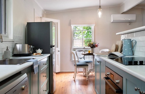 Daylesford House | Foxmere - Pet Friendly with Spa in the heart of Daylesford!