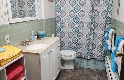 New Haven Apartment | Foxon House centrally located just outside of New Haven