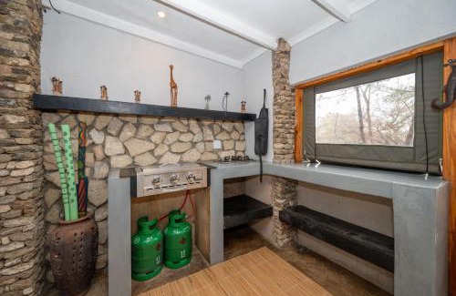 Marloth Park Cabin | Foxy Crocodile Bush Lodge & Kruger Safari's - No Loadshedding