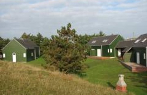 Saint-Martin de Brehal Cottage | Family-Friendly Beach House with Sea Views, Terrace, BBQ, and Free WiFi