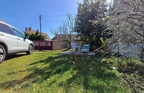 Saint-Martin de Brehal Cottage | Detached house with garden 500m from the beach