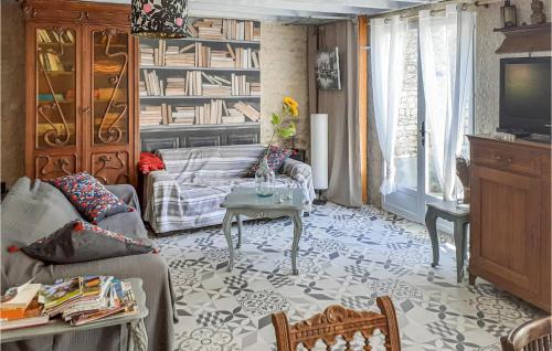 Fontenille-Saint-Martin-d'Entraigues House | Beautiful Home In Fontenille Stmartin