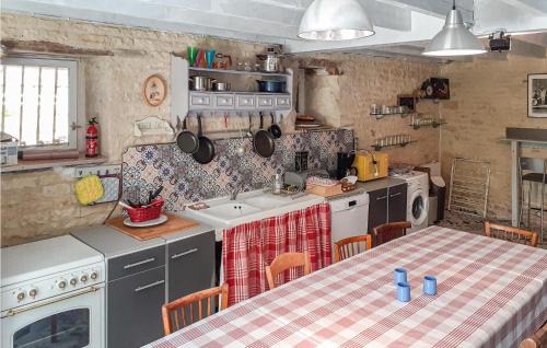 Fontenille-Saint-Martin-d'Entraigues House | Beautiful Home In Fontenille Stmartin