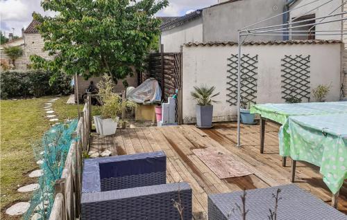 Fontenille-Saint-Martin-d'Entraigues House | Beautiful Home In Fontenille Stmartin