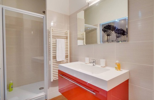 Bordeaux Golden Triangle Apartment | 90 m² Apartment ∙ 1 bedroom ∙ 2 guests